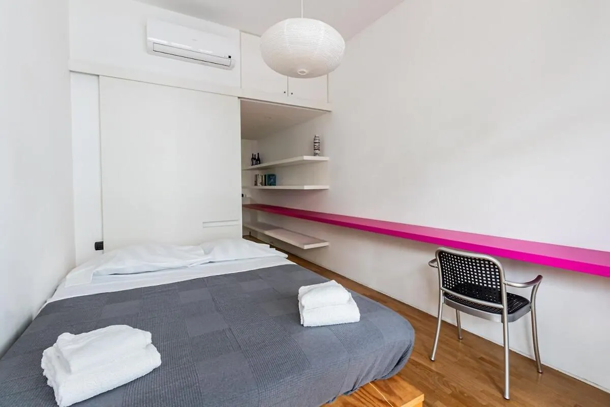 Homeby, Casa Watt Milan 0*,