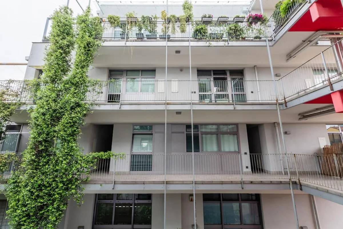 Homeby, Casa Watt Milan